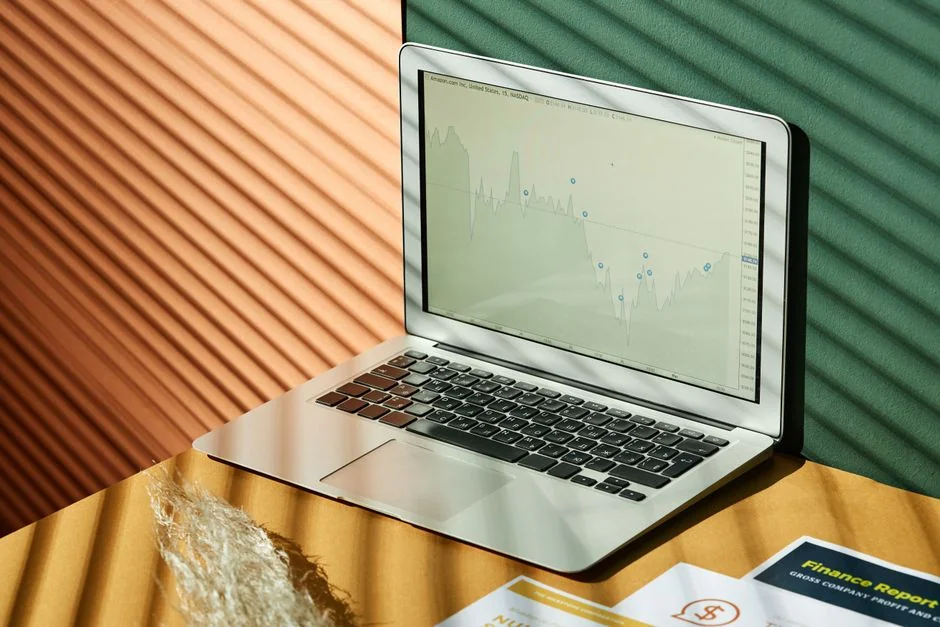 Page Facebook d’un réseau social d’entrepreneurs, sur ordinateur et mobile.